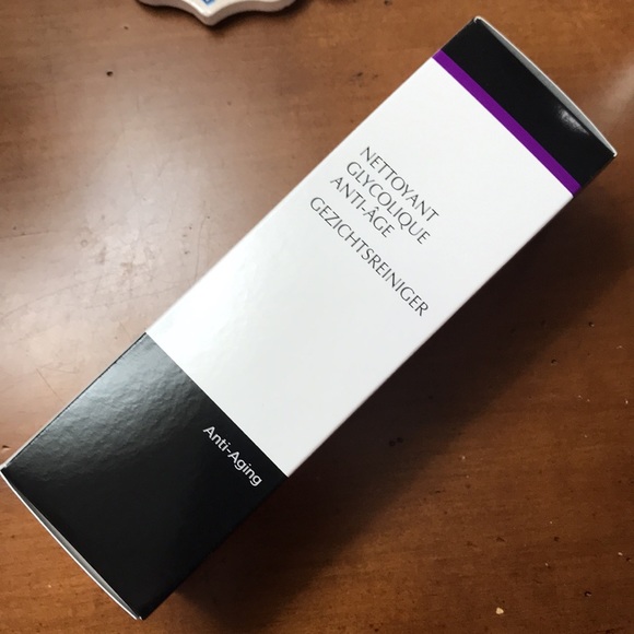 M.A.D. Glycolic Age Diffusing Cleaner - Picture 4 of 6